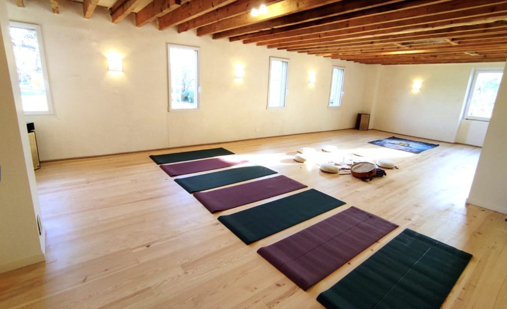 salle de yoga au moulin de la Houssaie à Brocéliande