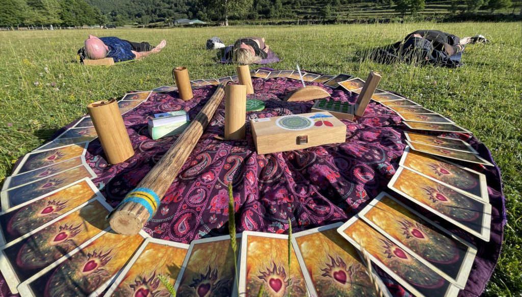 séance de yoga à Brocéliande en nature