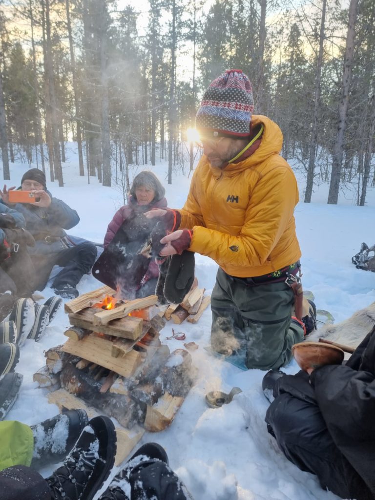 Michael ROUHAUD organisateur de voyage chamanique en laponie suédoise avec Peter Fourbears Armstrand chamane Sami