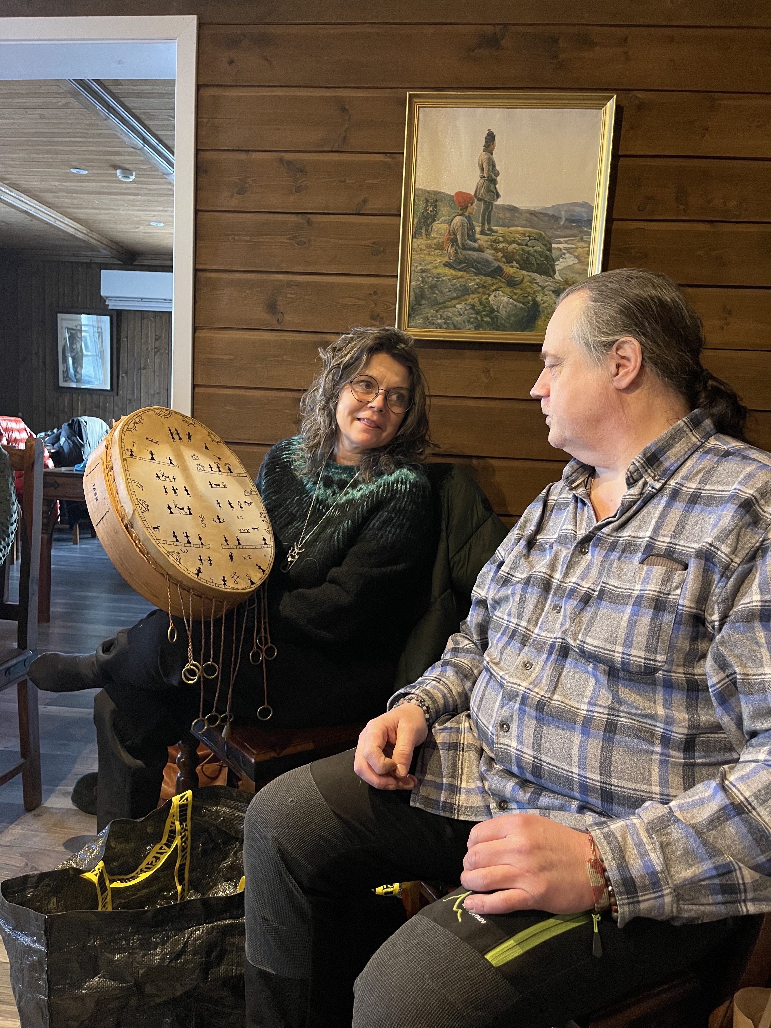 Lena GREUS et Peter FOURBEARS ARMSTRAND Noaidi chamane sami en laponie suédoise