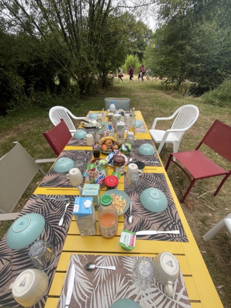 Petit Déjeuner Bio apres la séance de yoga en Bretagne