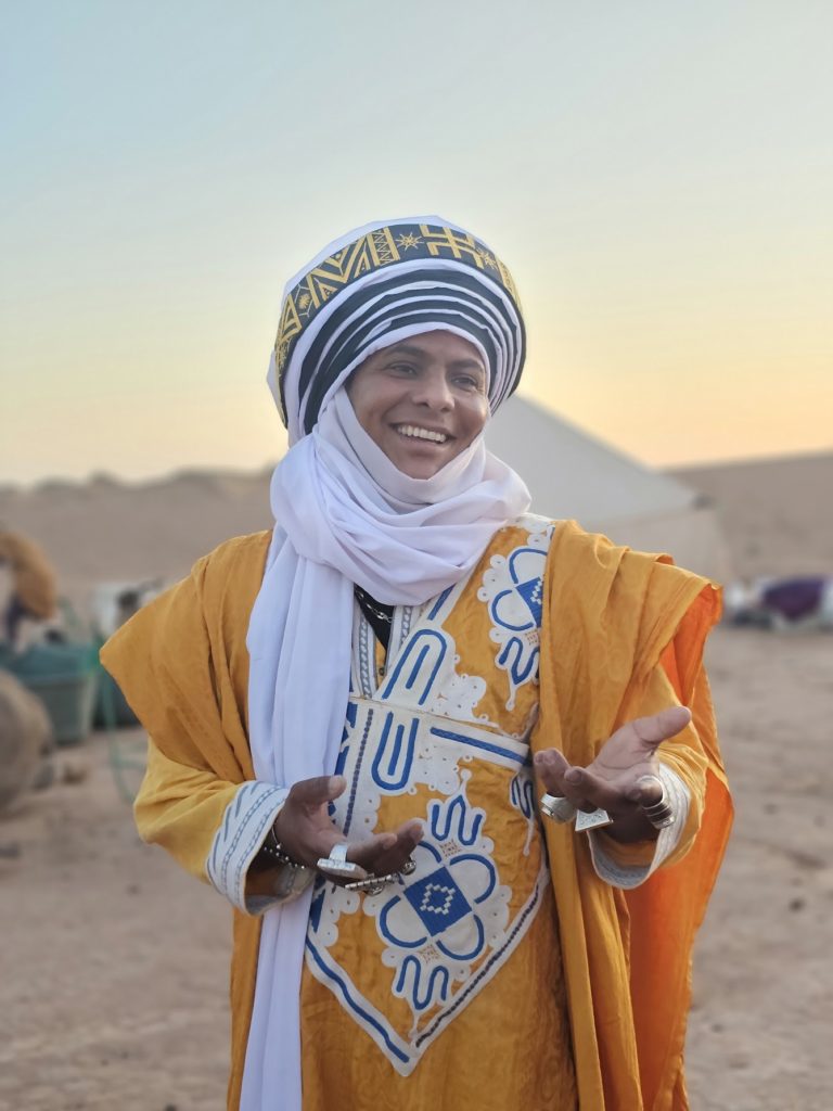 Ali kathar guide spirituel et guide de désert au Maroc