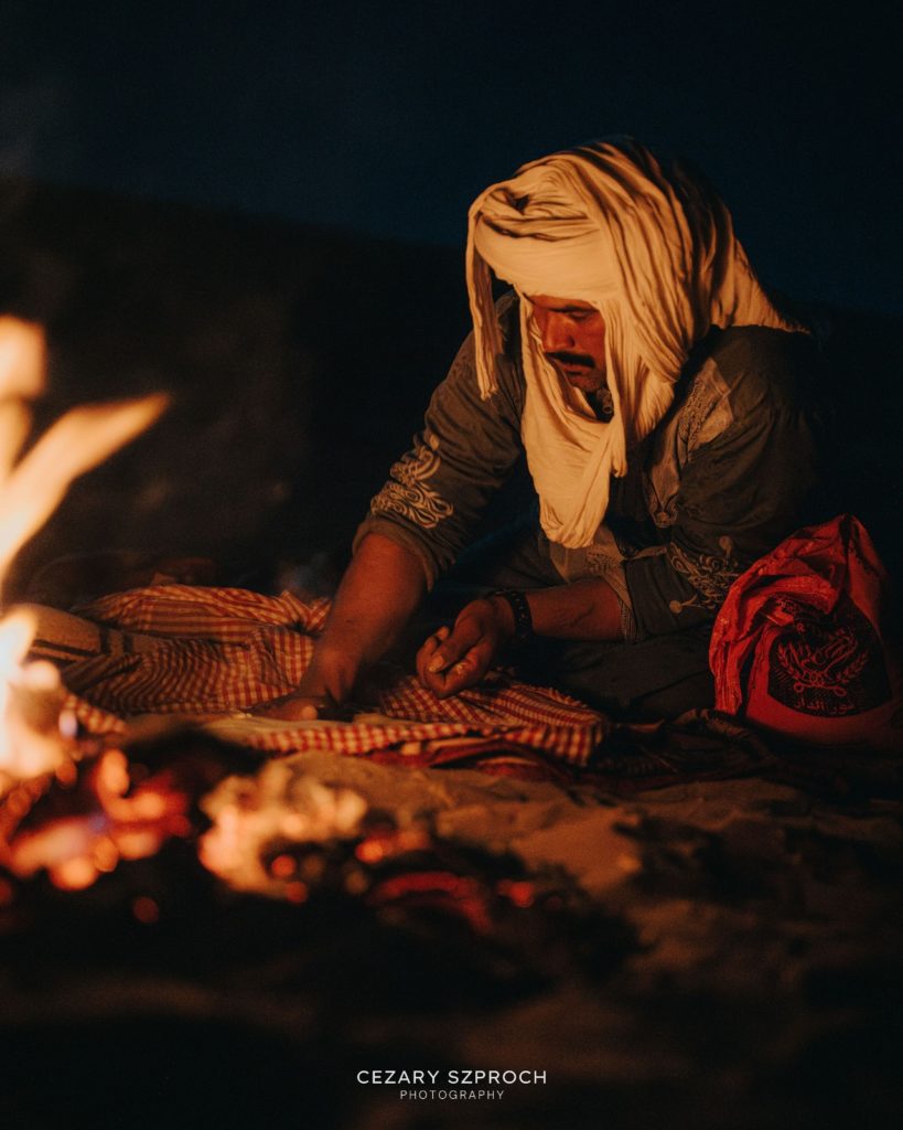 Le pain du désert préparé par les berbères marocains