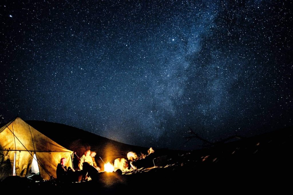 L’équipe d’animation du voyage initiatique dans le désert Marocain Terre de Lumière