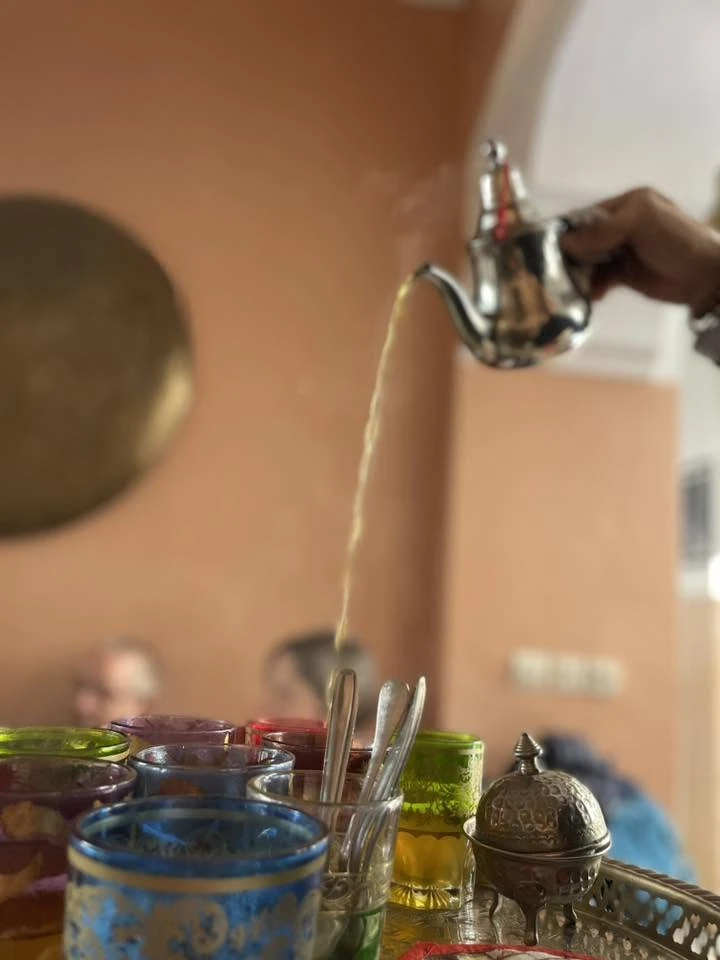Premier thé à la menthe au Riad de Marrakech