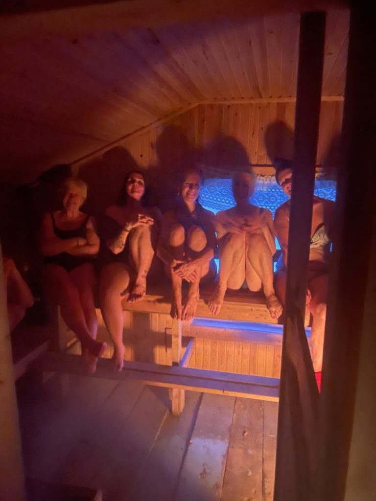 à l'intérieur d'un sauna en laponie suédoise